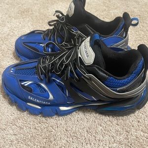 Balenciagas track 2